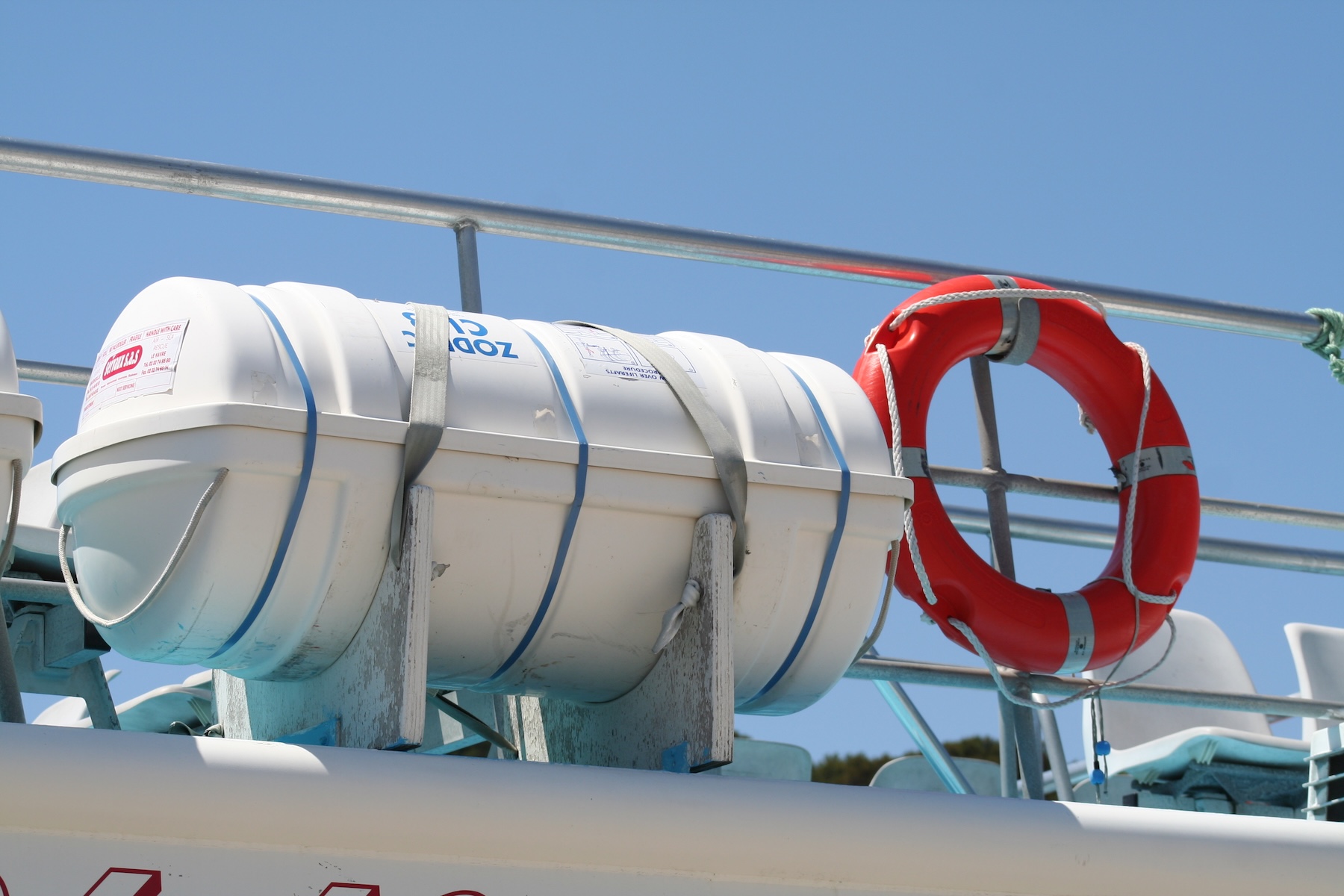 bouée secours bateau port île oléron saint denis