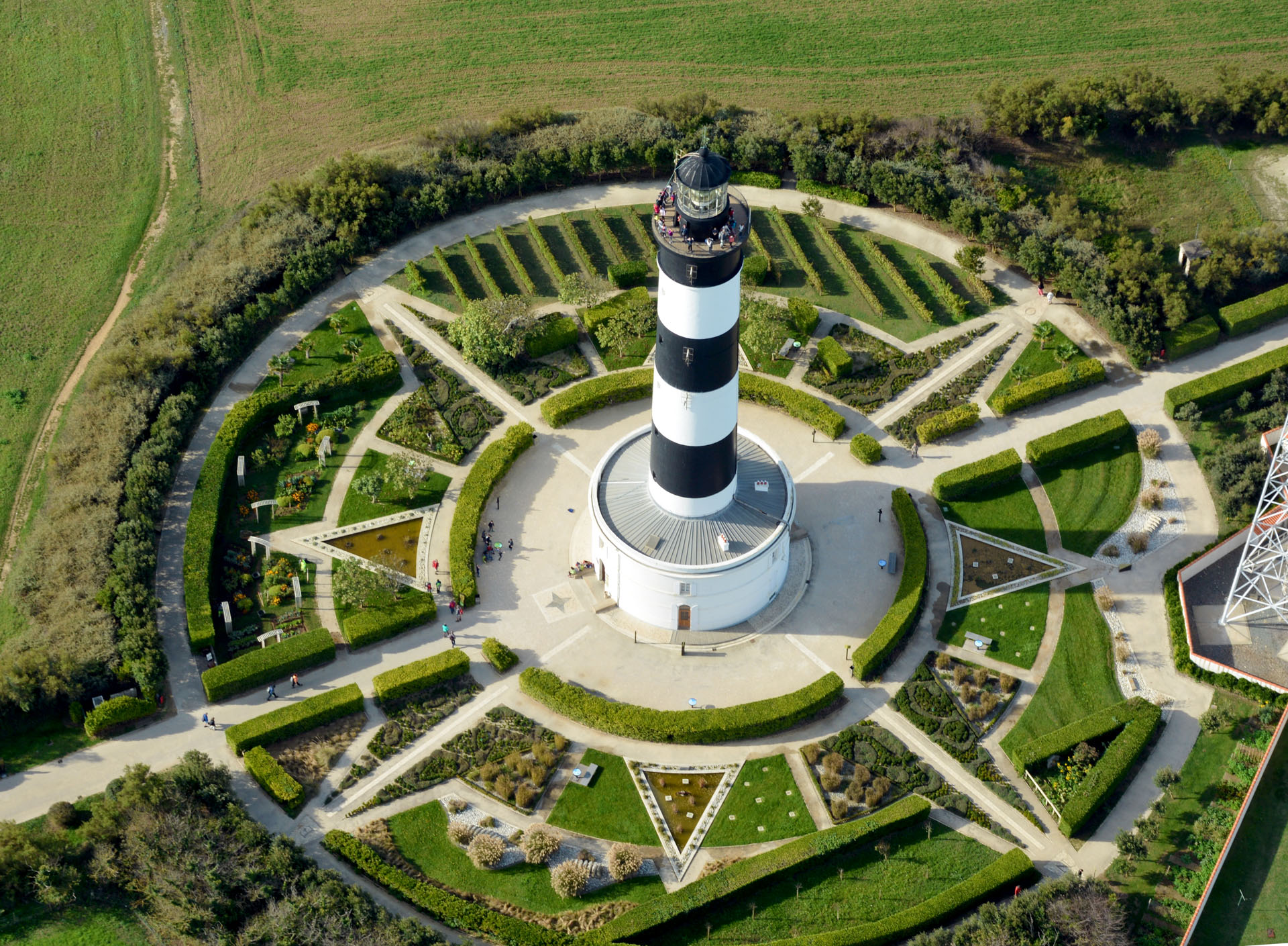 jardins phare ©️ Arthur Habudzik découvrir oléron