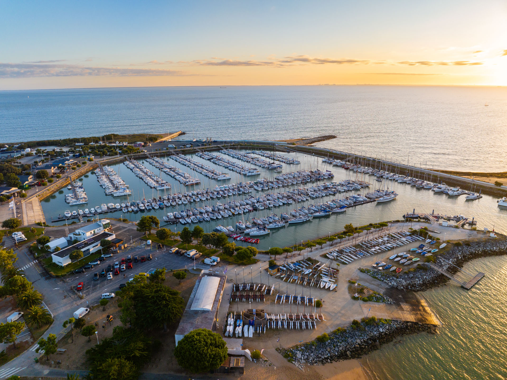 ©️ Arthur Habudzik capitainerie coucher de soleil port oléron saint denis